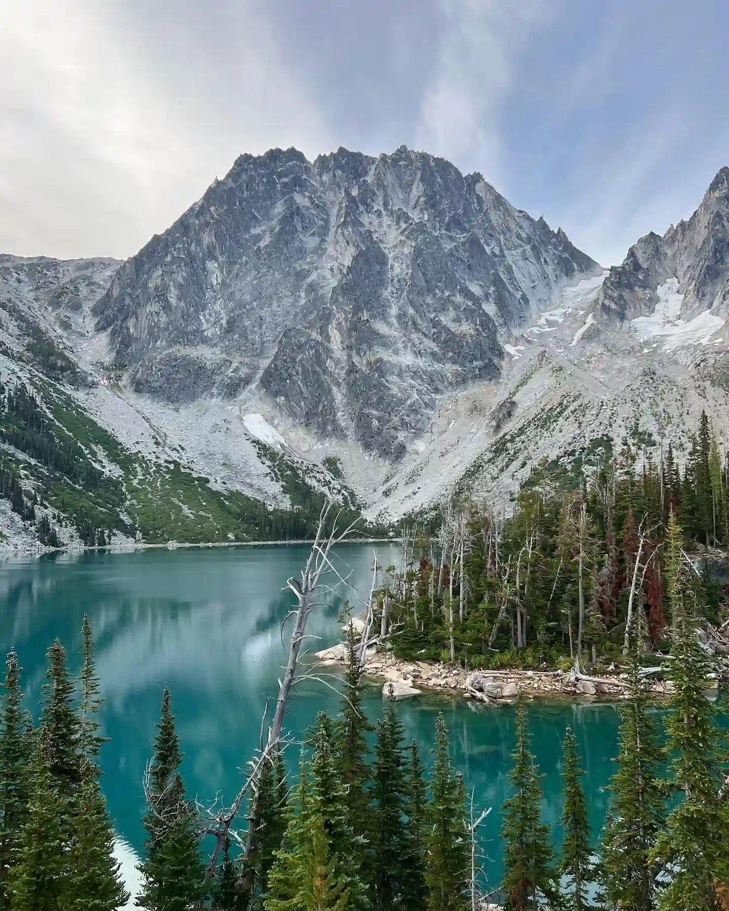 A beautiful lagoon along the Enchantments trail in Washington